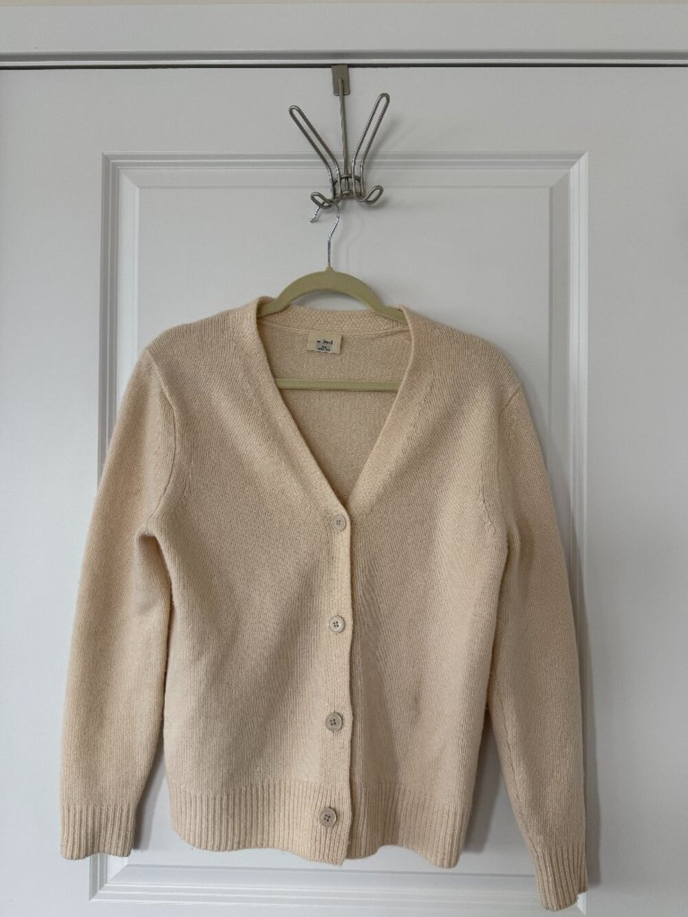 Wilfred Relaxed V-neck 100% cashmere cardigan creme size xxs